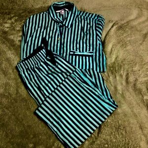 Gently used Victoria Secret pajama set.